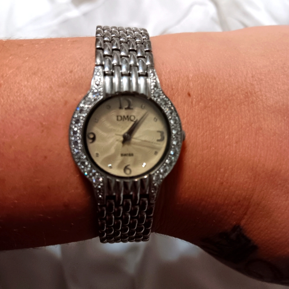 DMQ SWISS 7 in watch